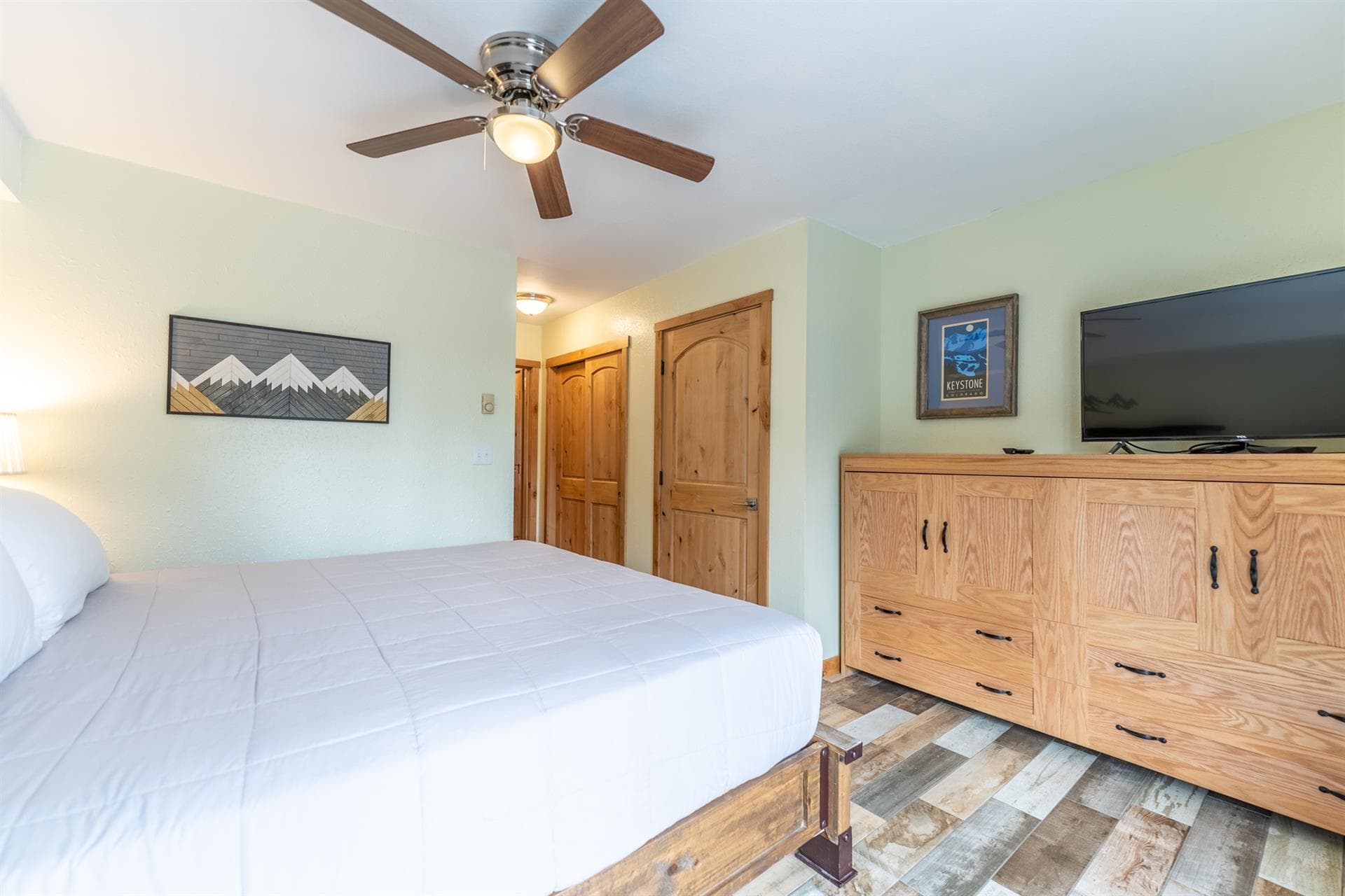 Cedar Cabin - Image 10