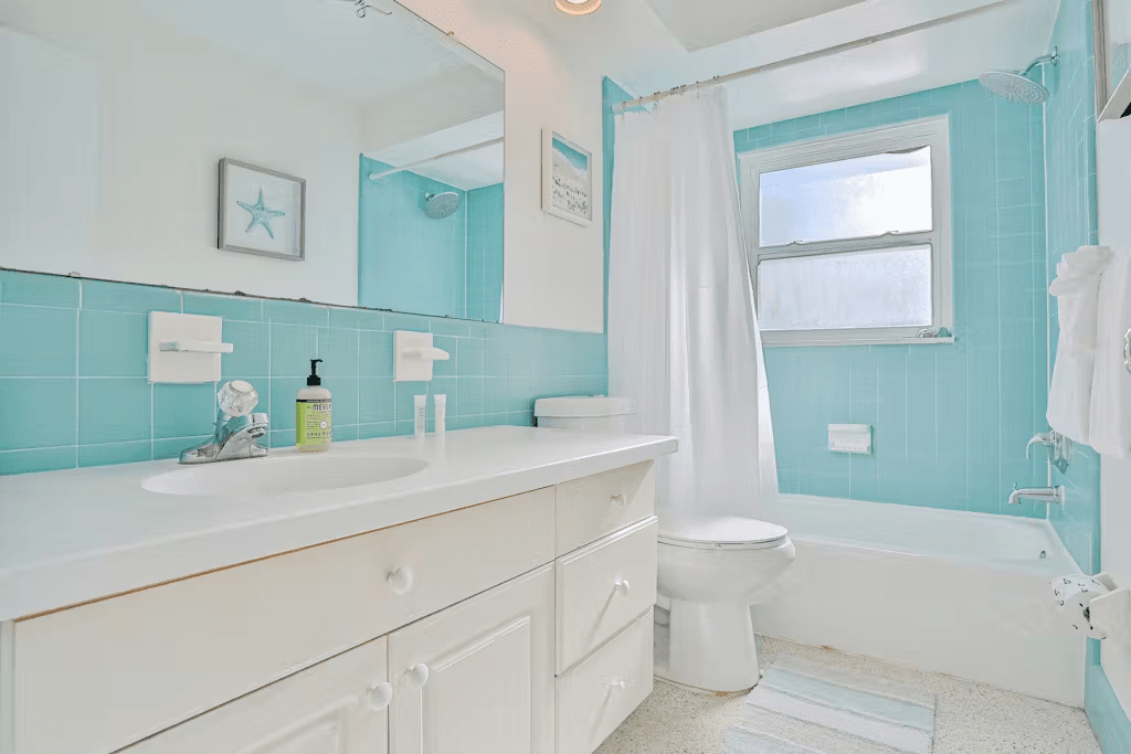 Corner by the Coast - Image 17