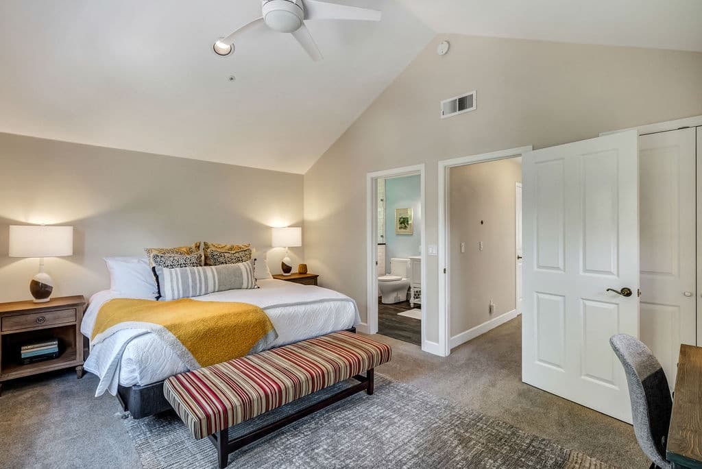 Creekside Cottage Home - Image 43