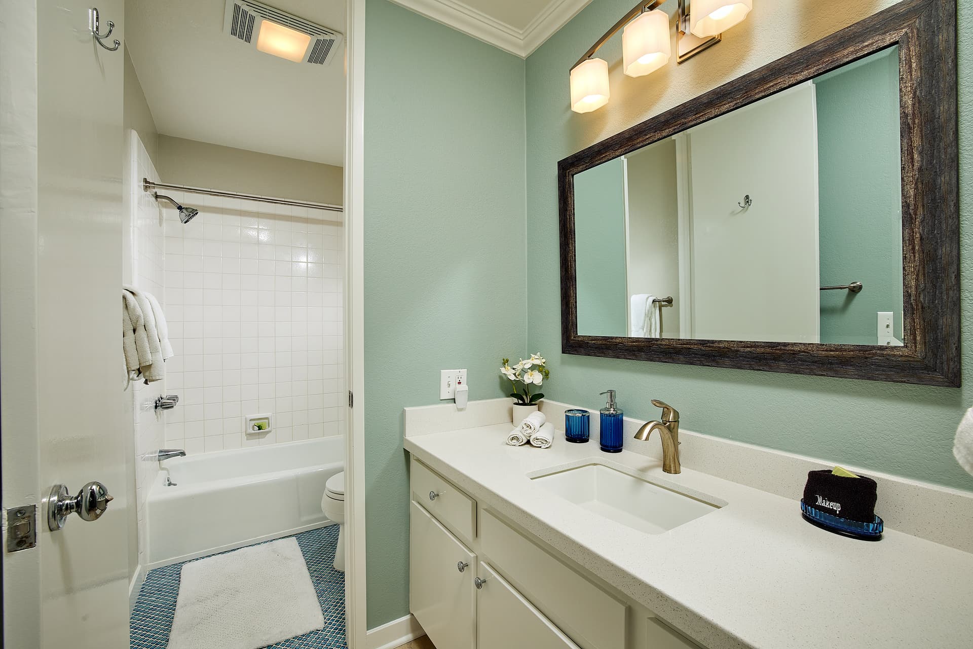 Coastal Retreat #D107 - Image 6