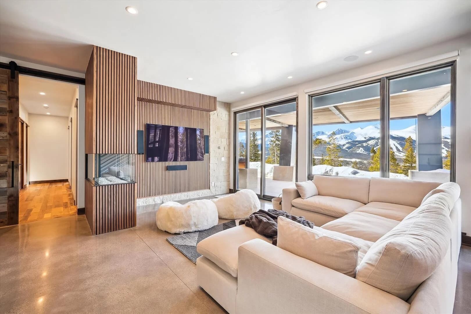 Modern View Manor - Image 31