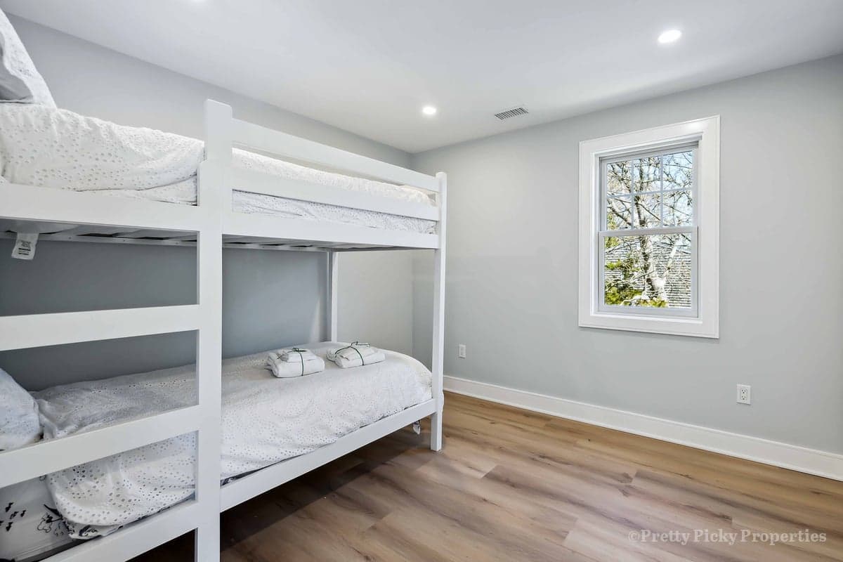 Lewis Bay Lookout - Image 24