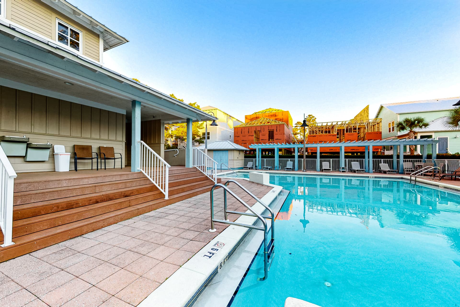 Porches N' Paradise House - Image 43