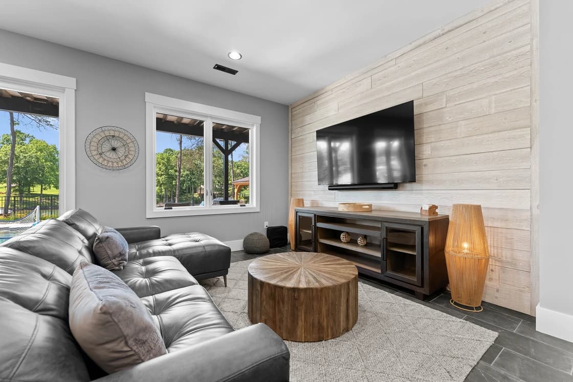 Lakefront Serenity Lodges - Image 36