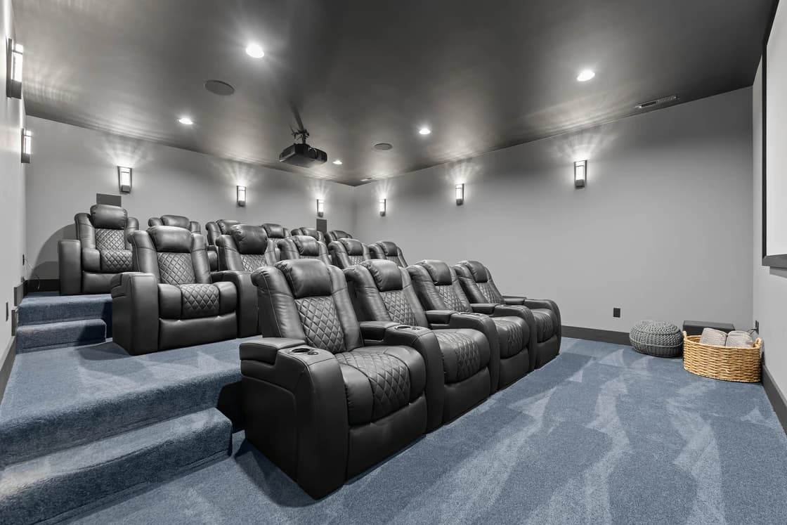 Lakefront Serenity Lodges - Image 53