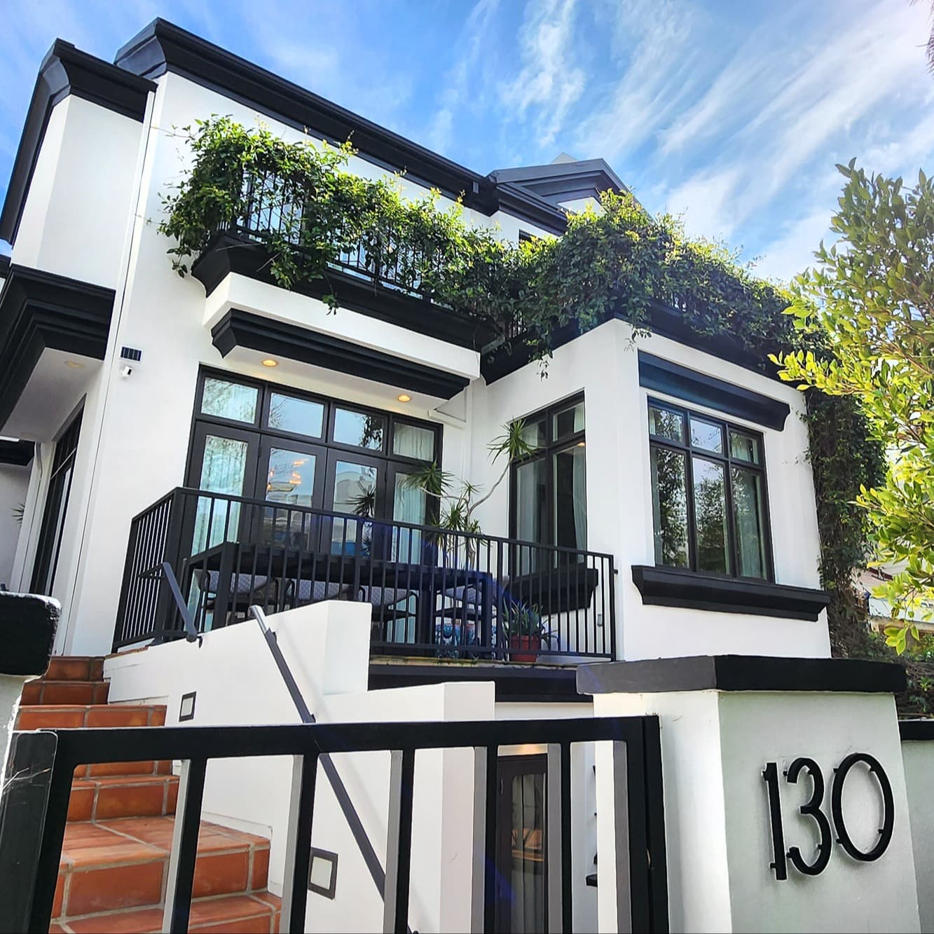 Reef Mall Villa - Image 1