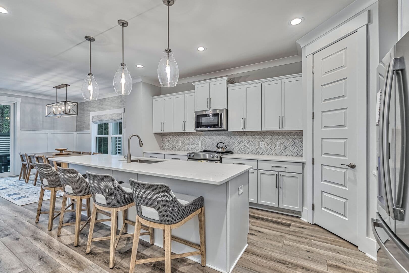 Tip Toe to the Beach - Image 5