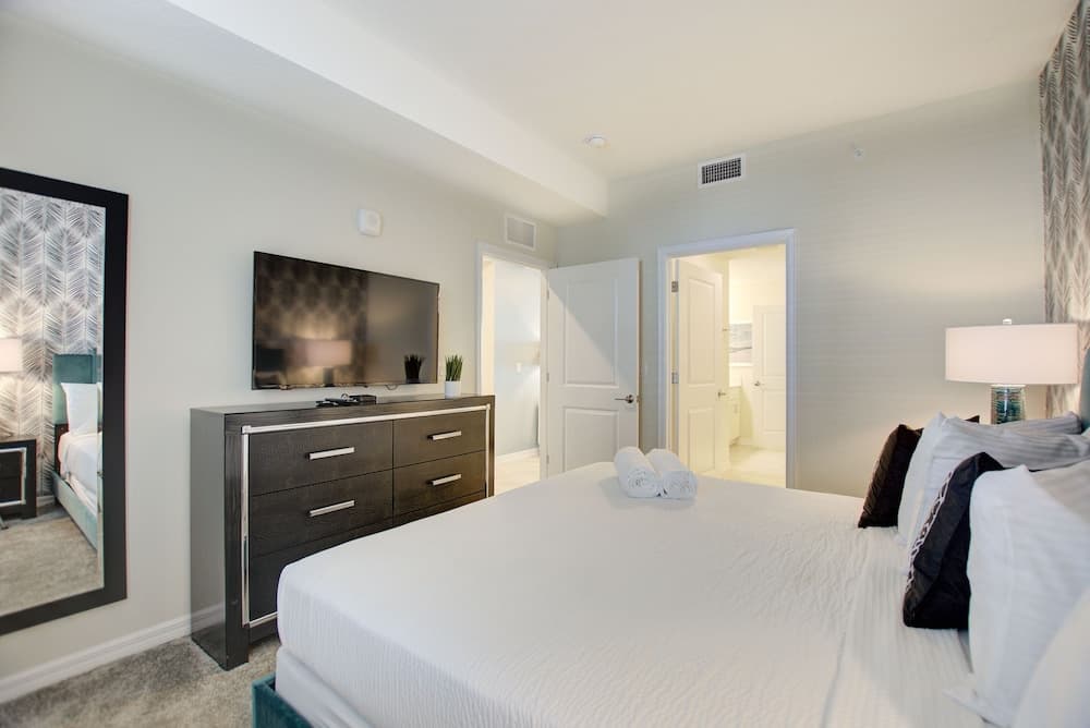 Decadent Penguin - Image 17