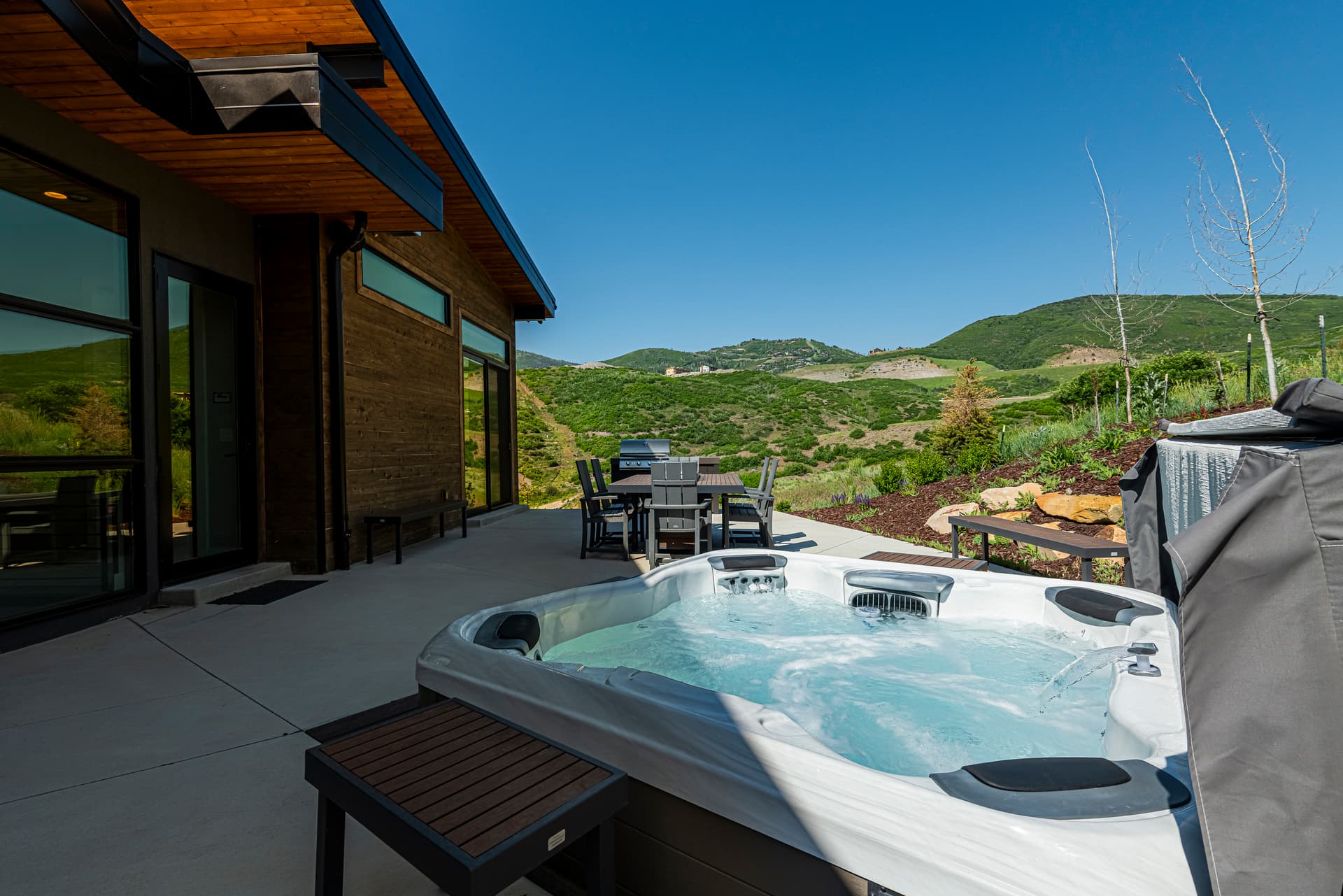 Lake & Ski Retreat - Image 2