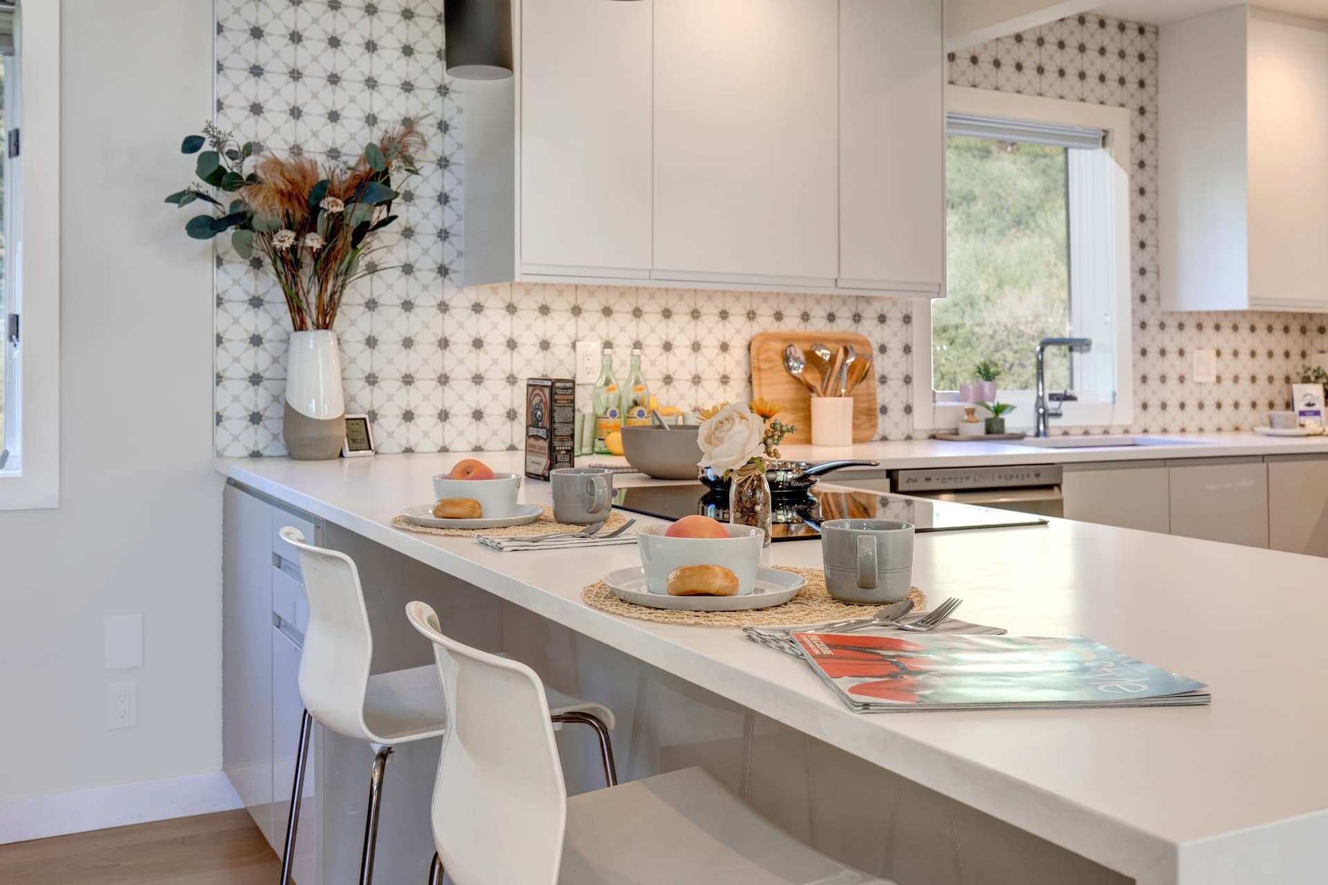 Queen Esther - Image 12