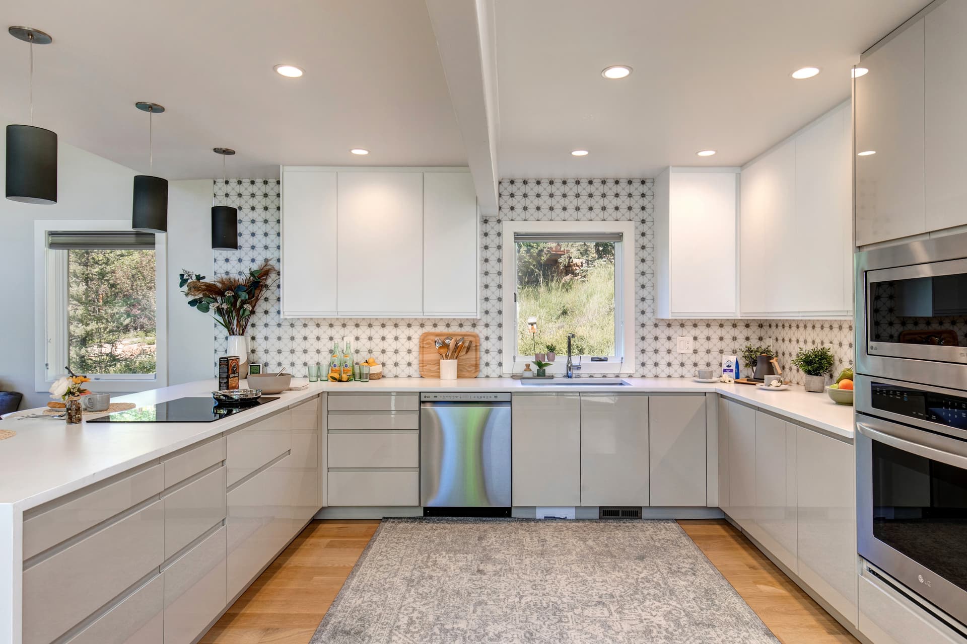 Queen Esther - Image 13