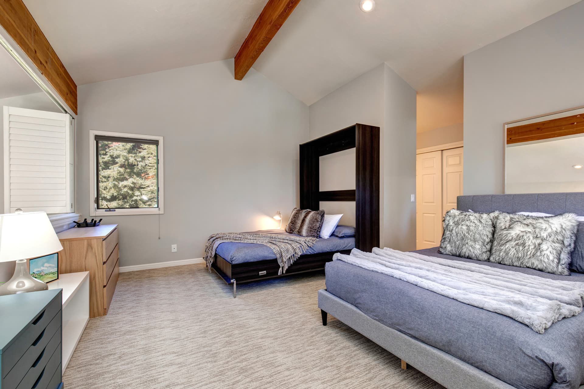 Queen Esther - Image 17