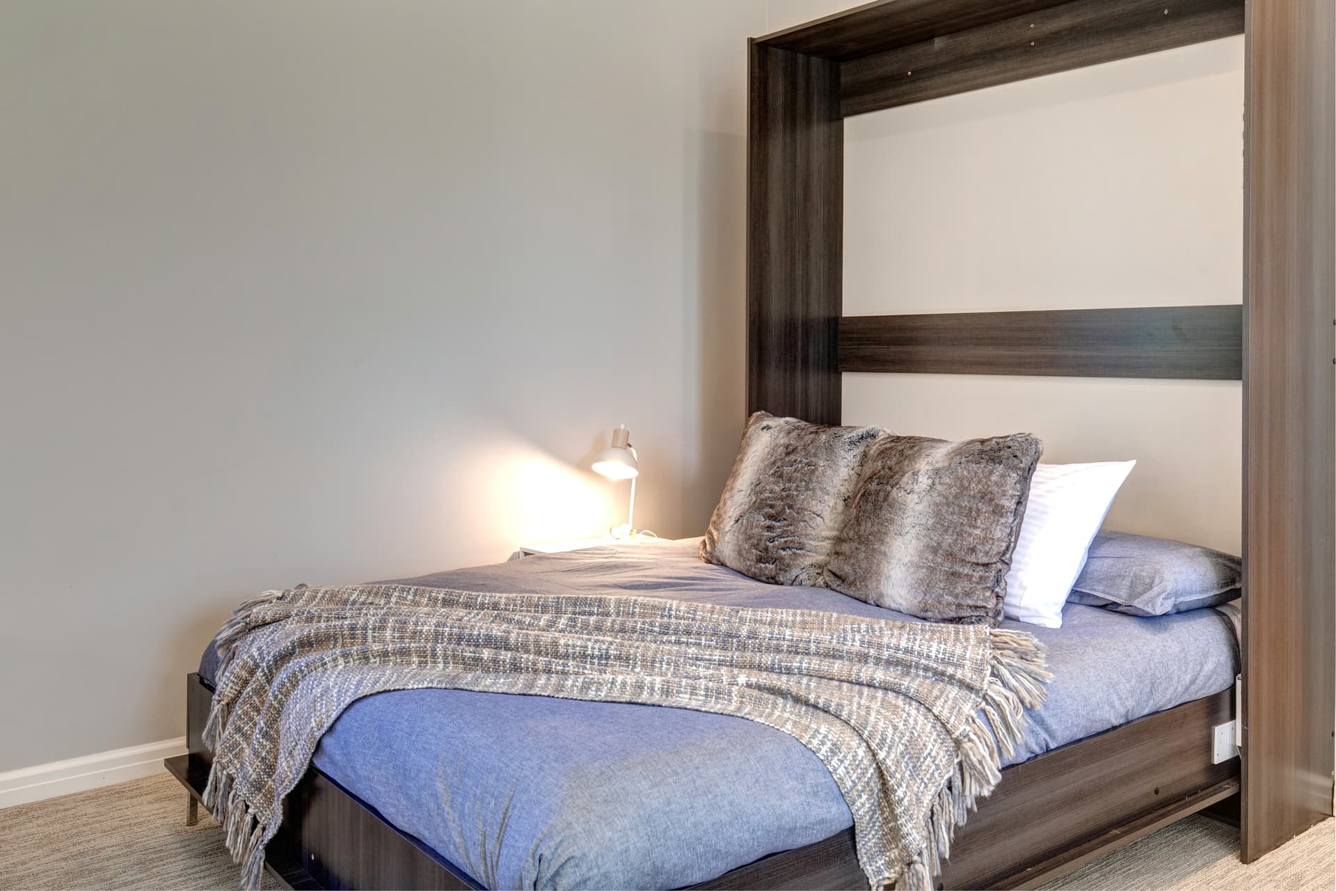 Queen Esther - Image 19