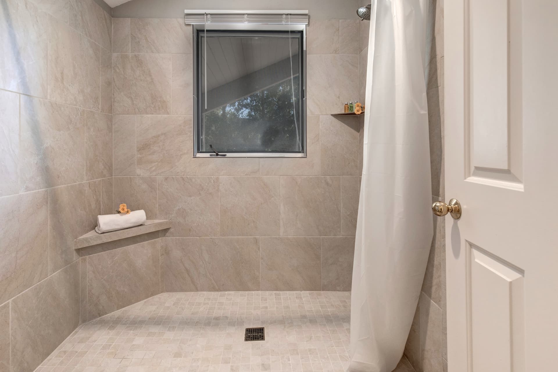 Queen Esther - Image 26