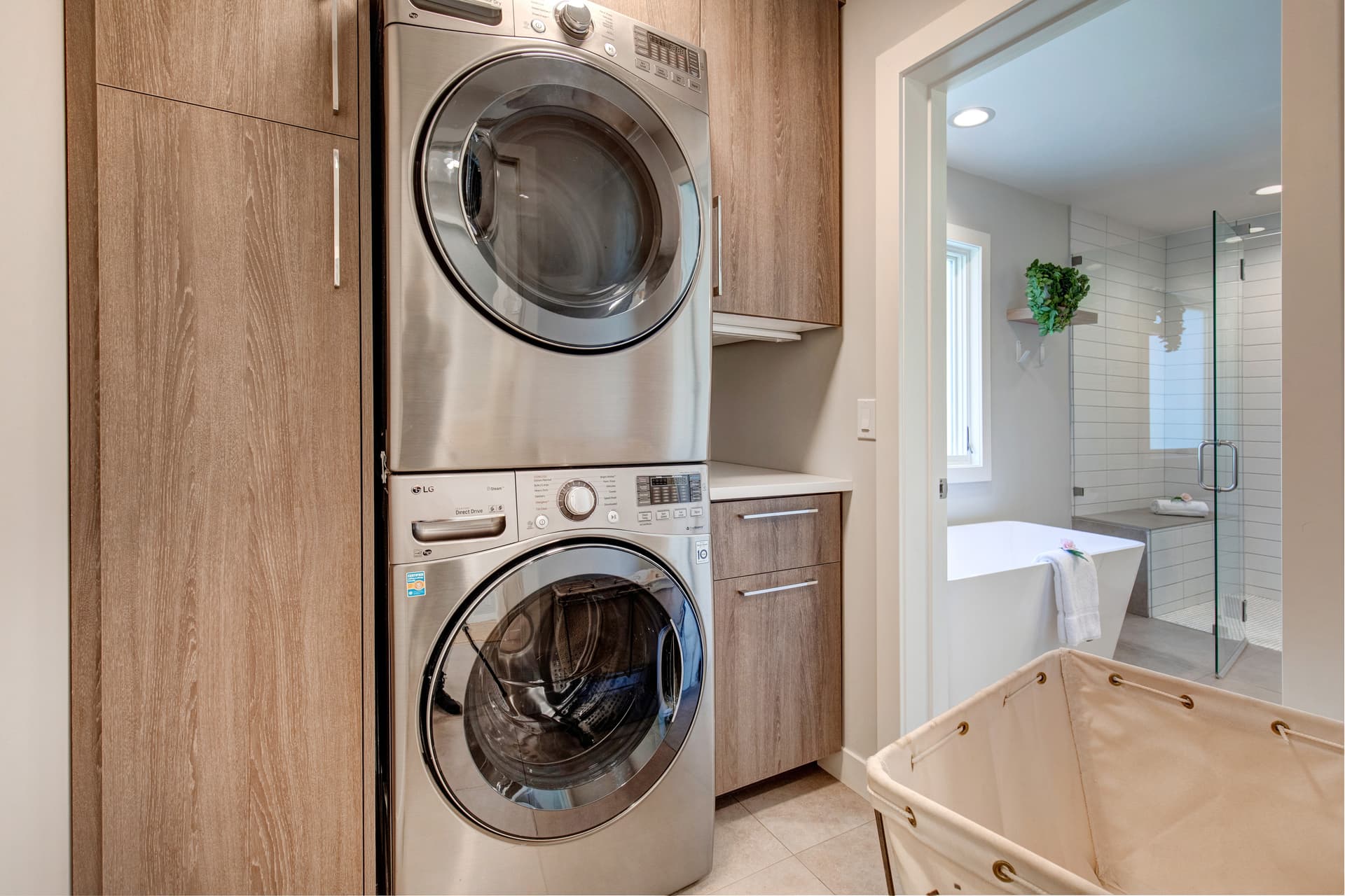 Queen Esther - Image 28