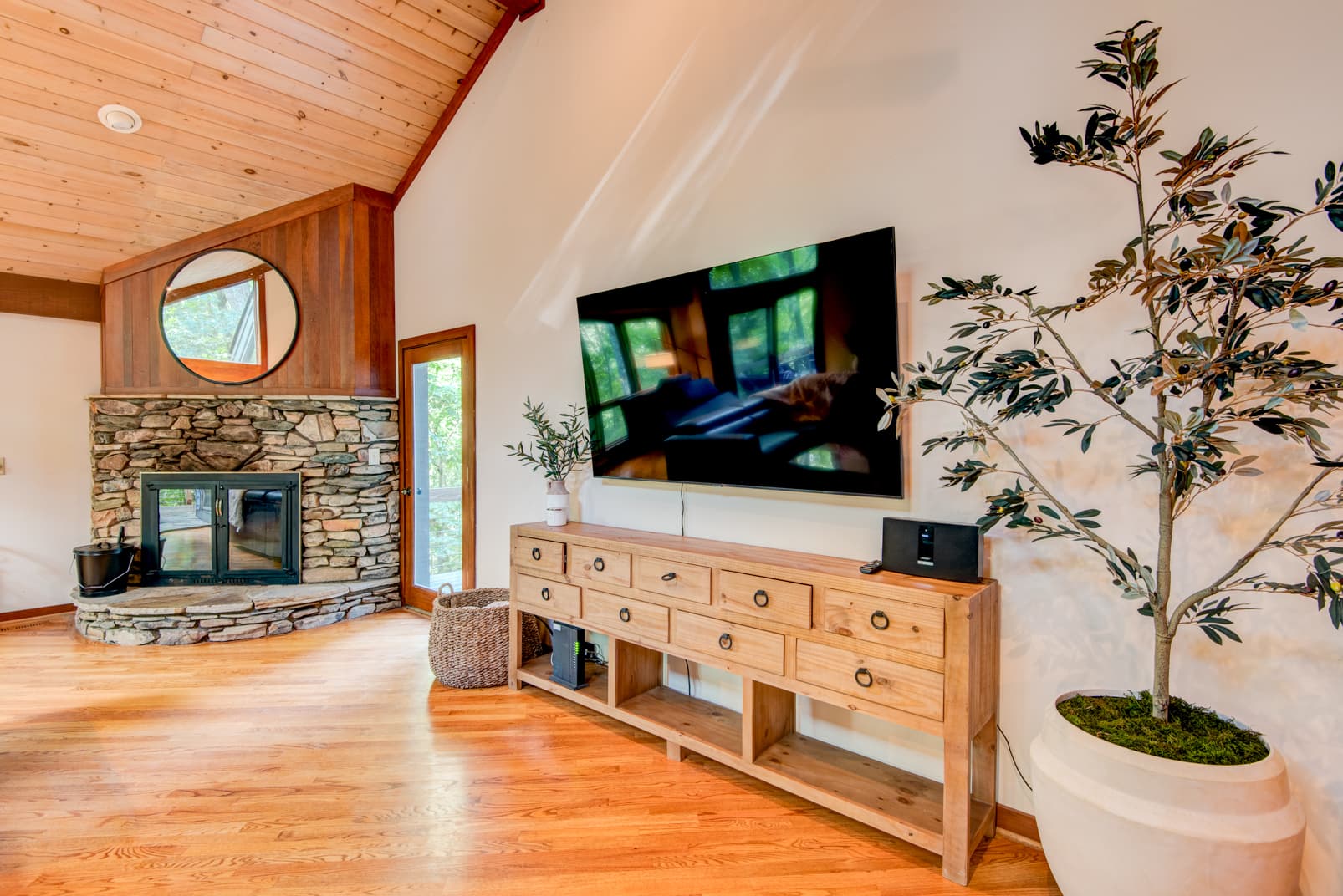 Deerwood Manor - Image 12