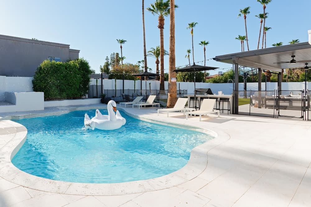 D&G Retreat - Image 2