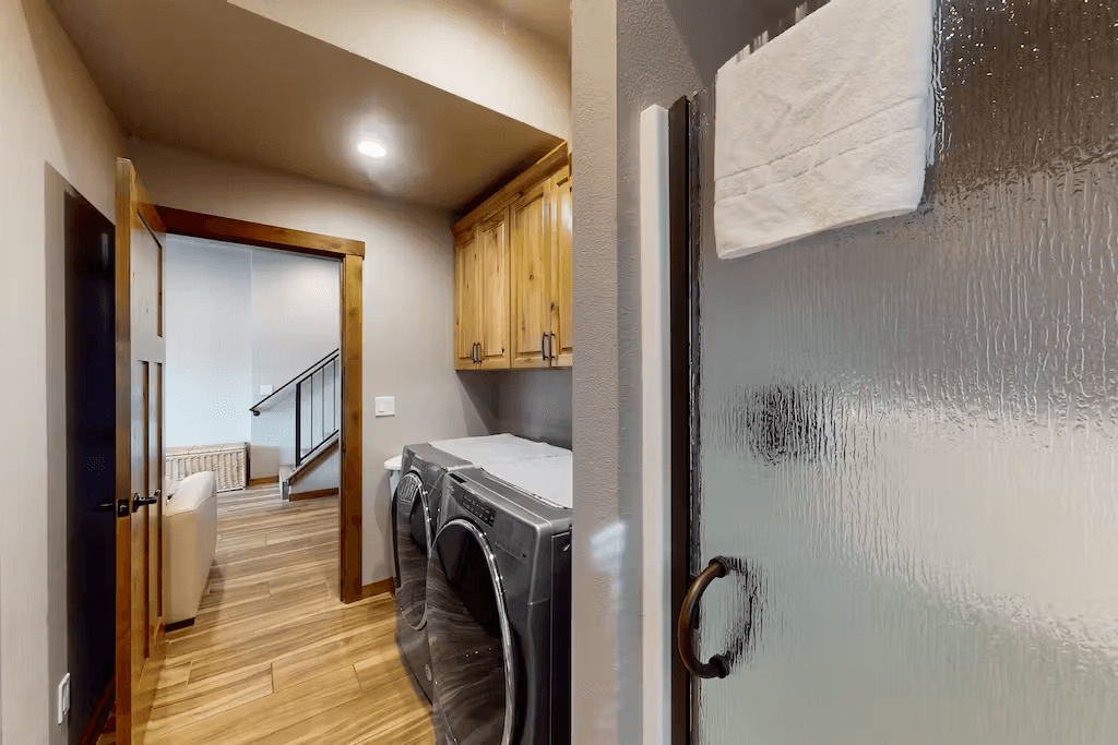 Lakefront Marvel - Image 30