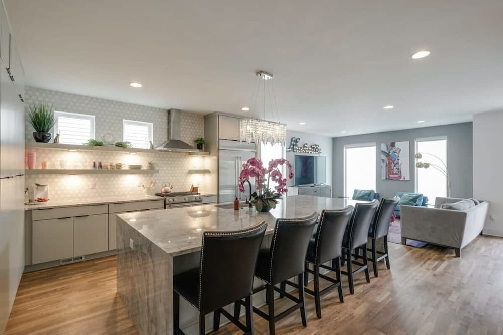 Dolly's Big House - Image 7