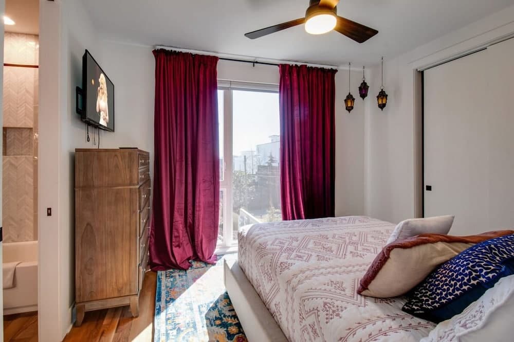 Dolly's Big House - Image 17