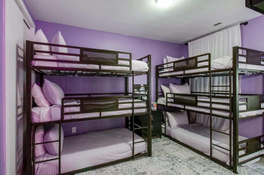 Dolly's Big House - Image 23