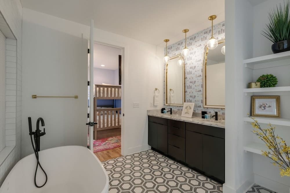 Dolly's Big House - Image 47