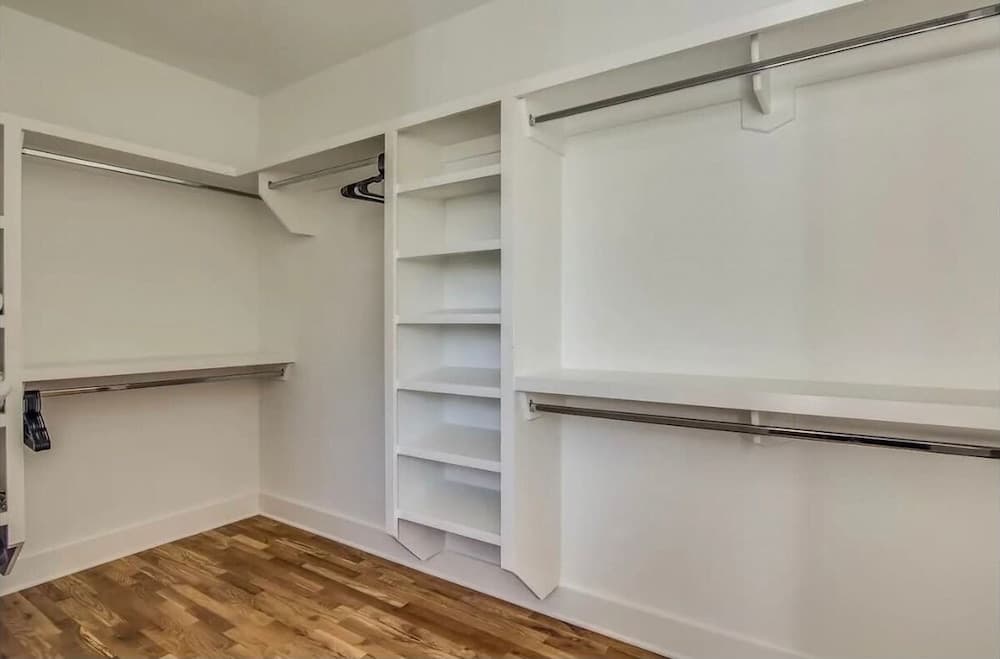 Dolly's Big House - Image 55