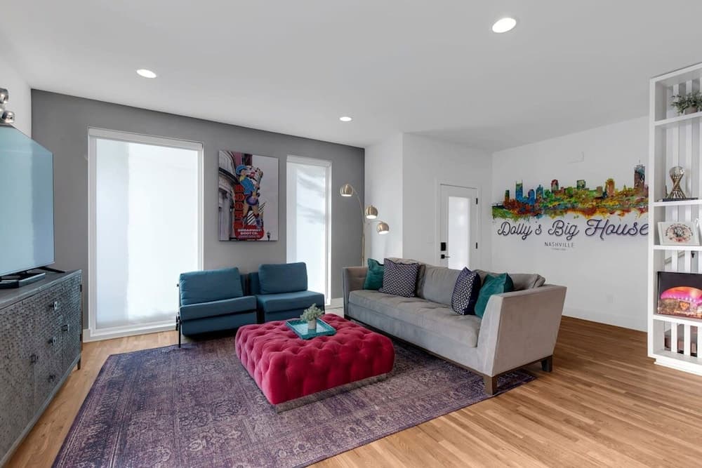 Dolly's Big House - Image 4