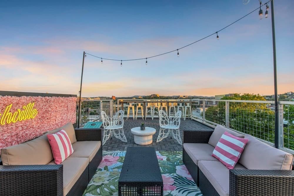 Dolly's Big House - Image 33