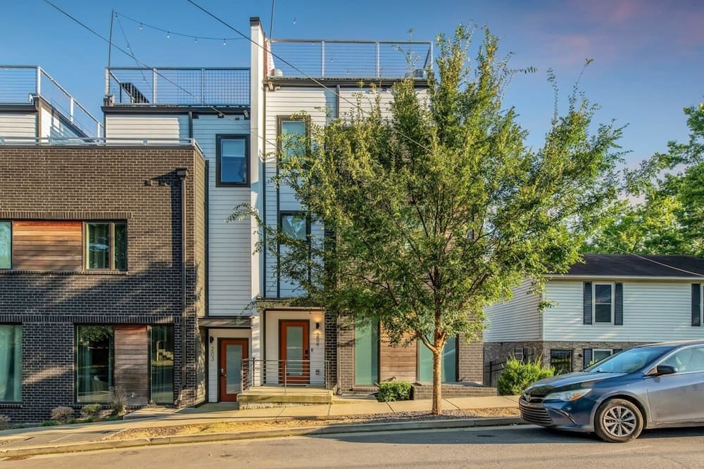 Dolly's Big House - Image 61