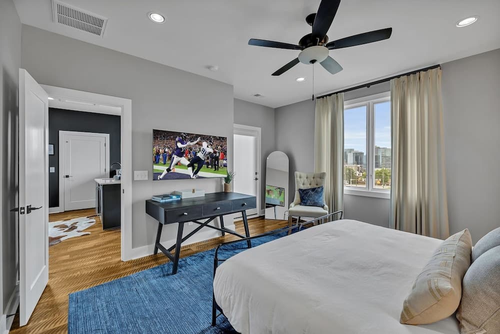 Downtown Dolly - Image 31