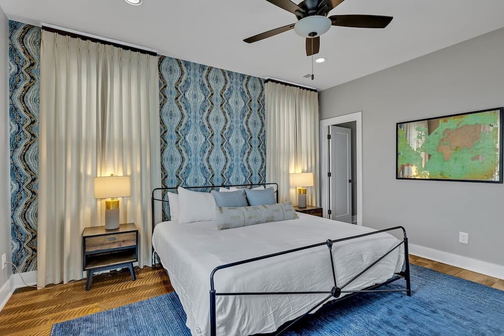 Downtown Dolly - Image 32