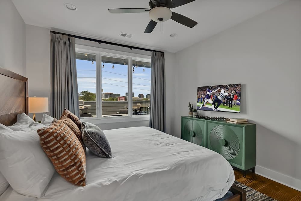 Downtown Dolly - Image 35