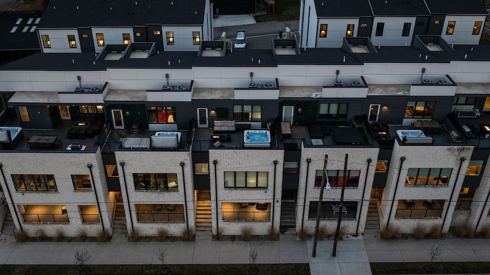 Downtown Dolly - Image 60