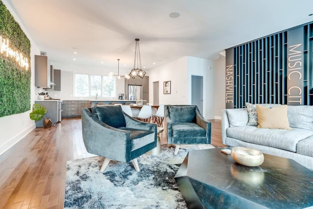 City Luxe - Image 20