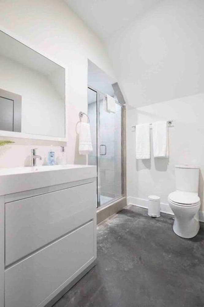 City Luxe - Image 30