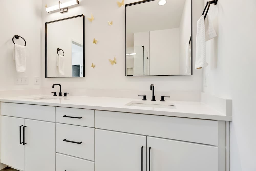 Howdy Bach - Image 23