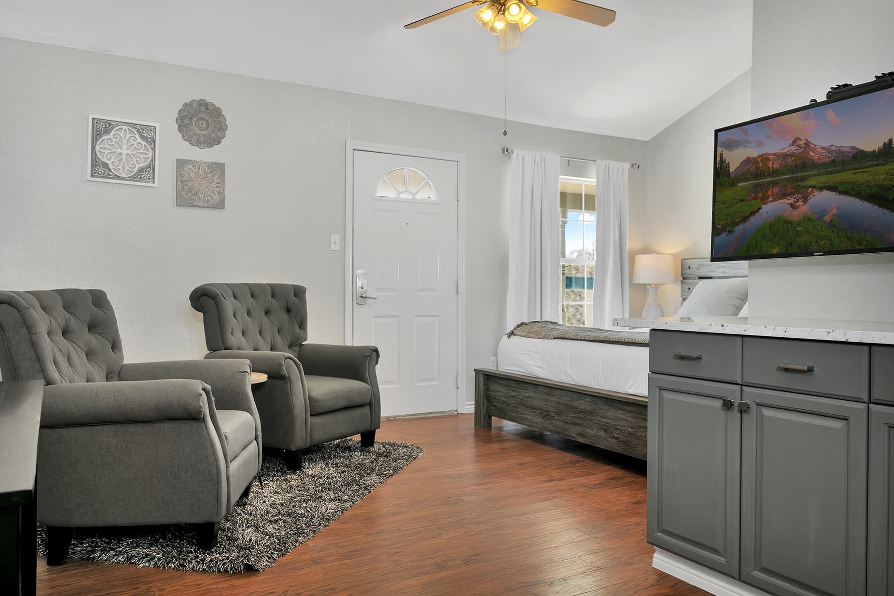 Downtown Retreat - Image 2