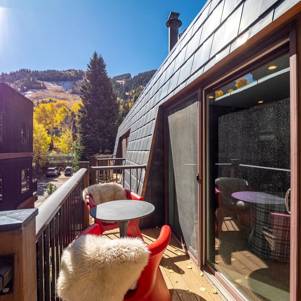 Durant Den - Image 2