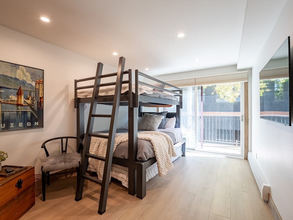 Durant Den - Image 9