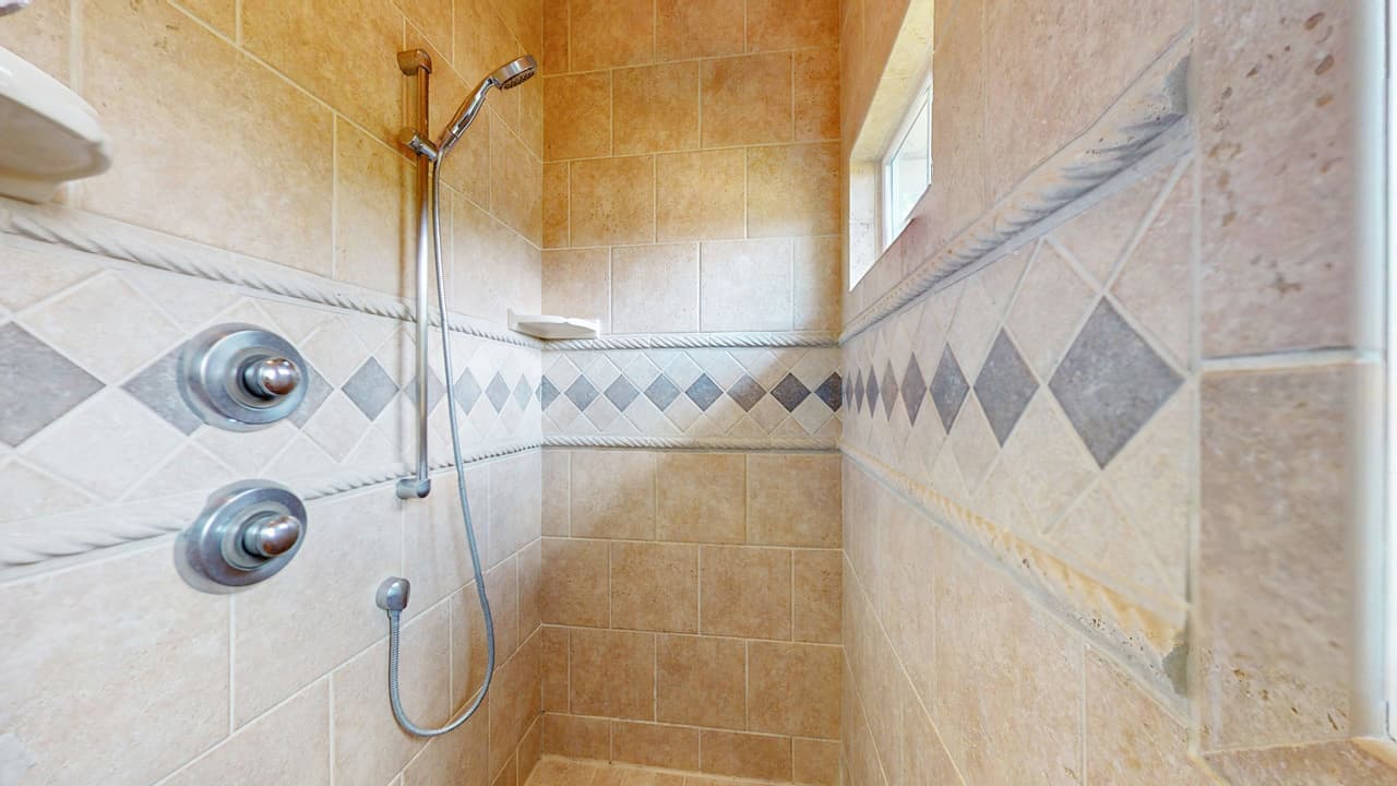 Blue Court Place - Image 18