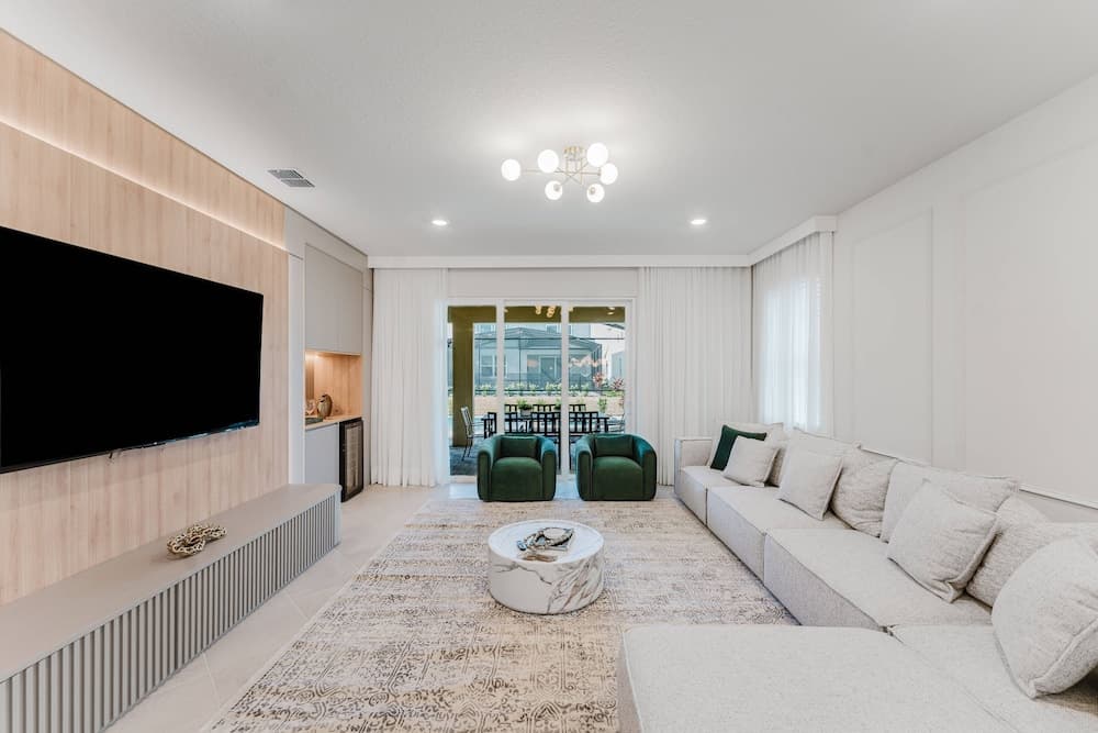 Holiday Hub - Image 1