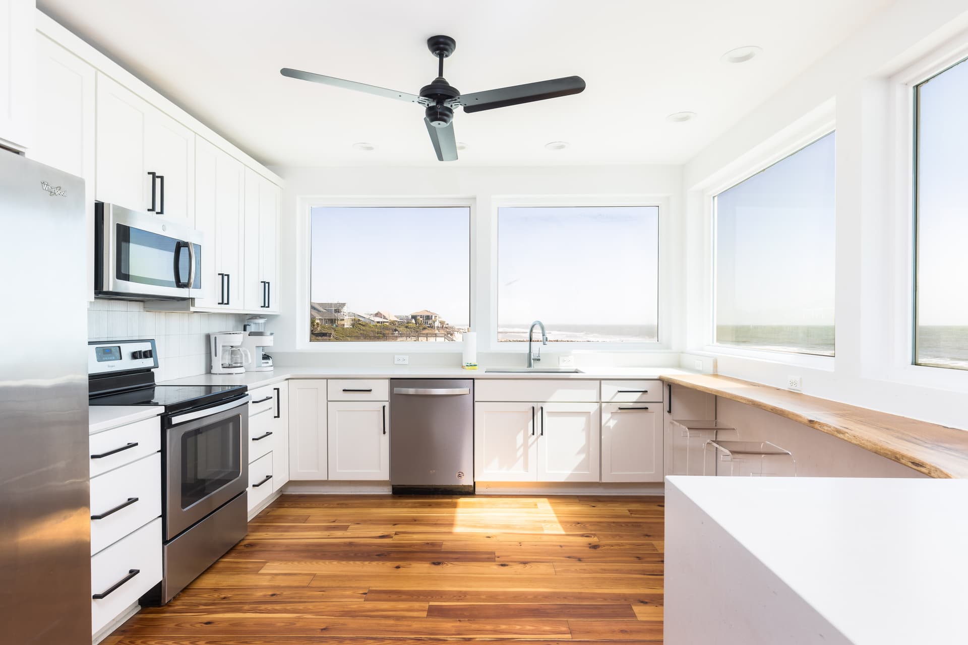 Saylors' Malibu - Image 12