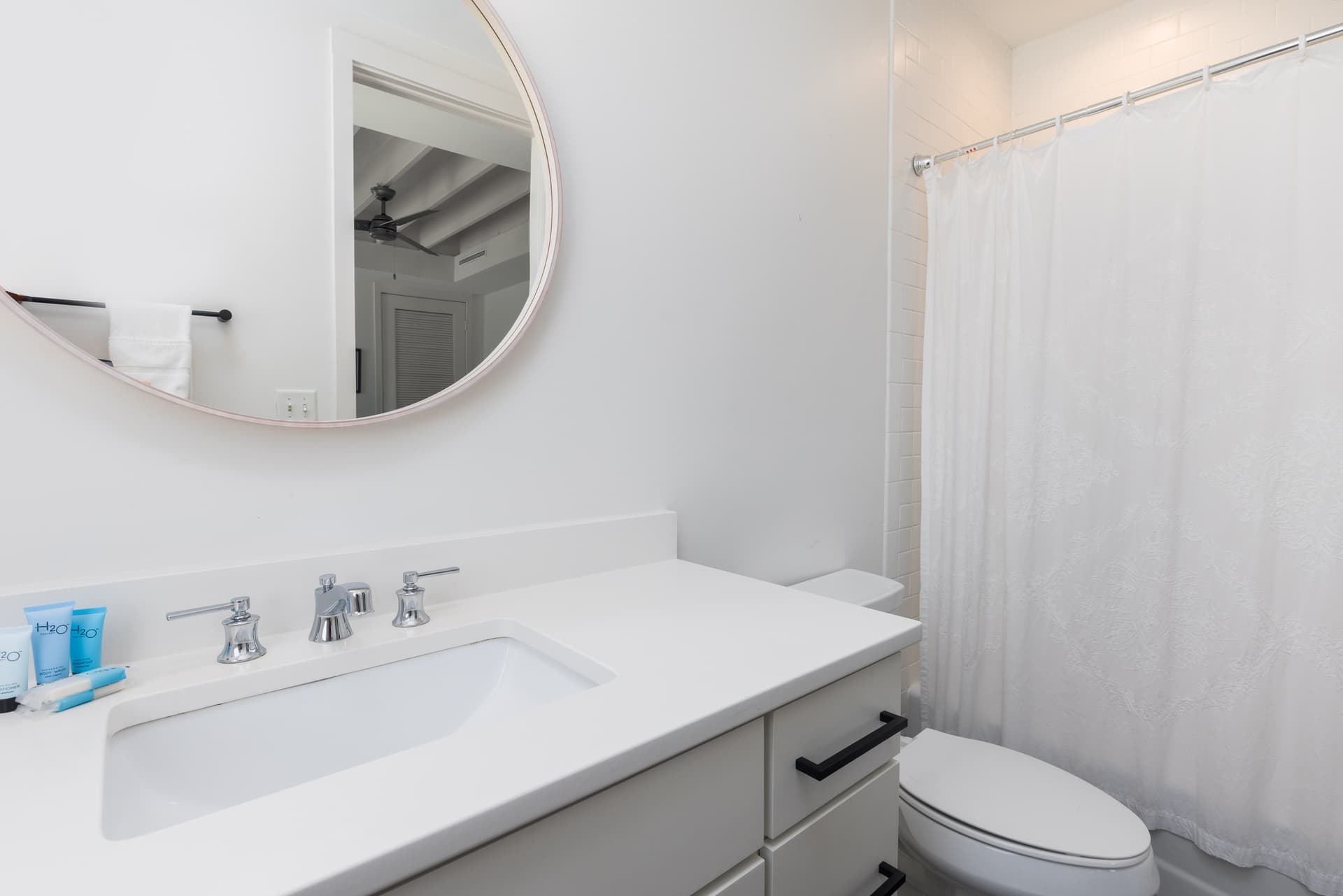 Saylors' Malibu - Image 17