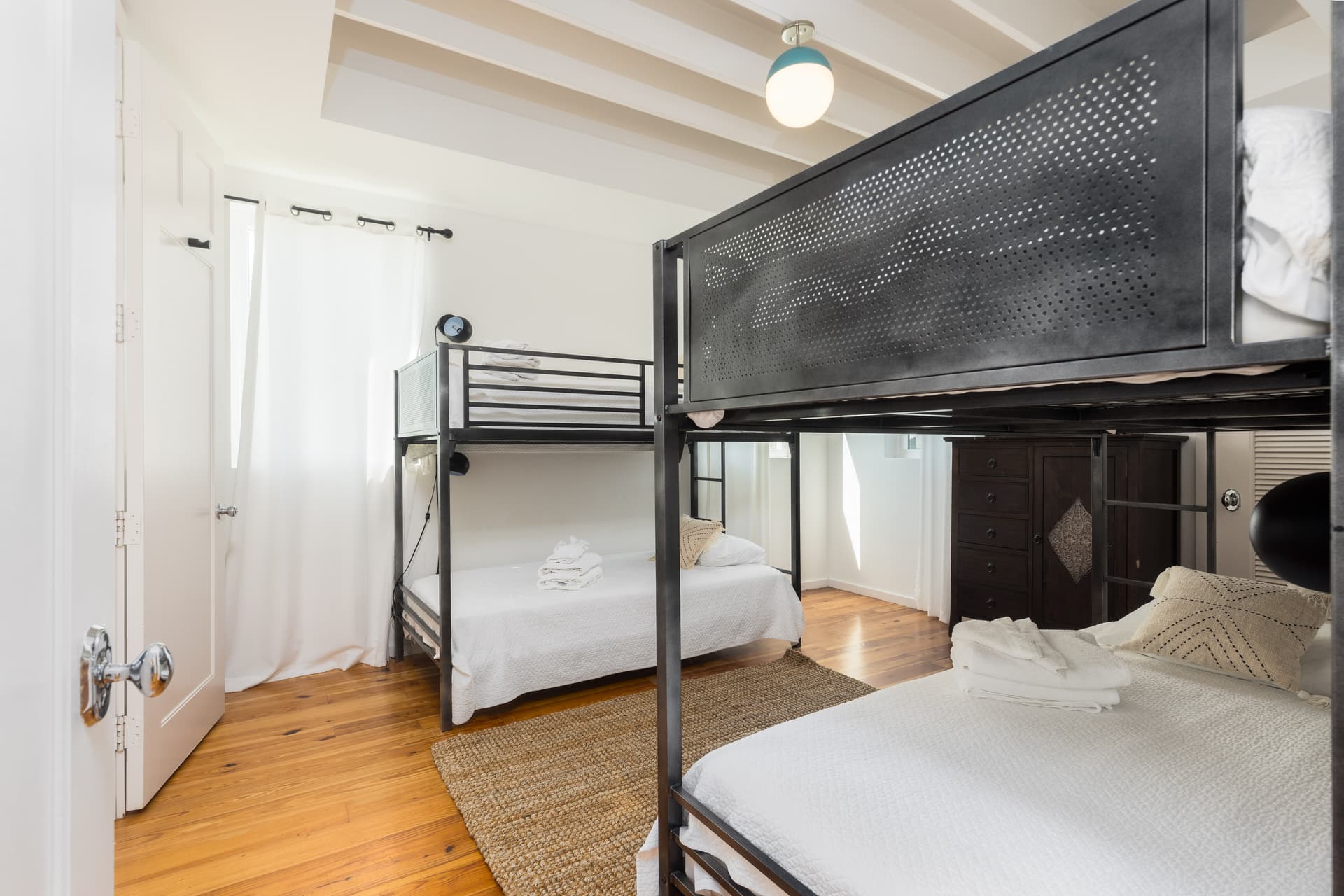 Saylors' Malibu - Image 18