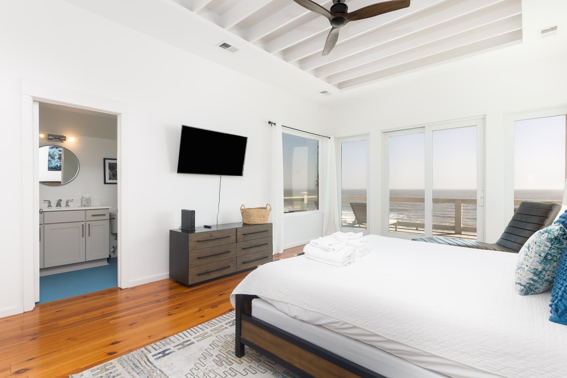 Saylors' Malibu - Image 22