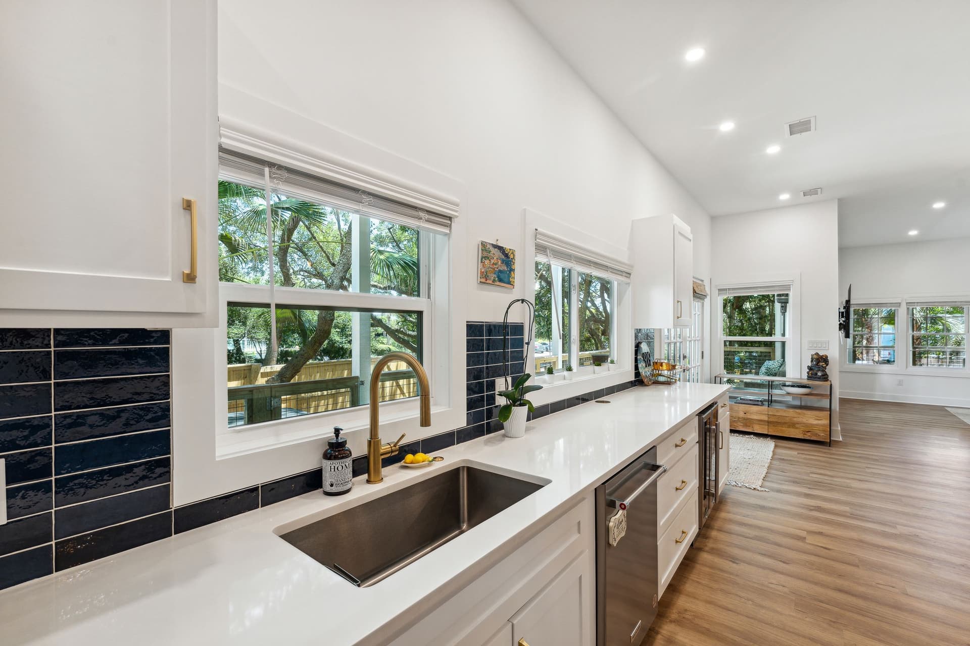 Follynesia - Image 10