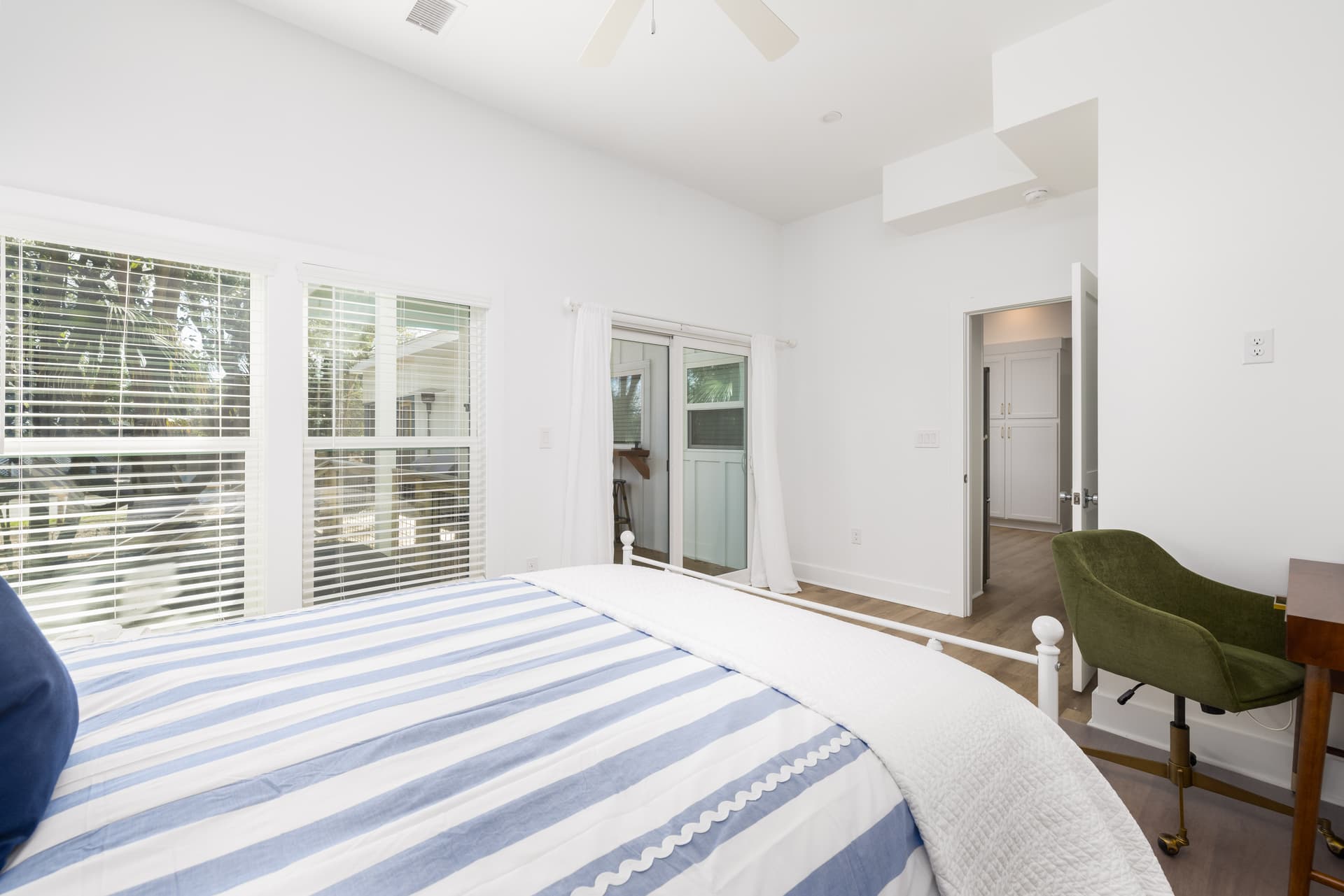 Follynesia - Image 24