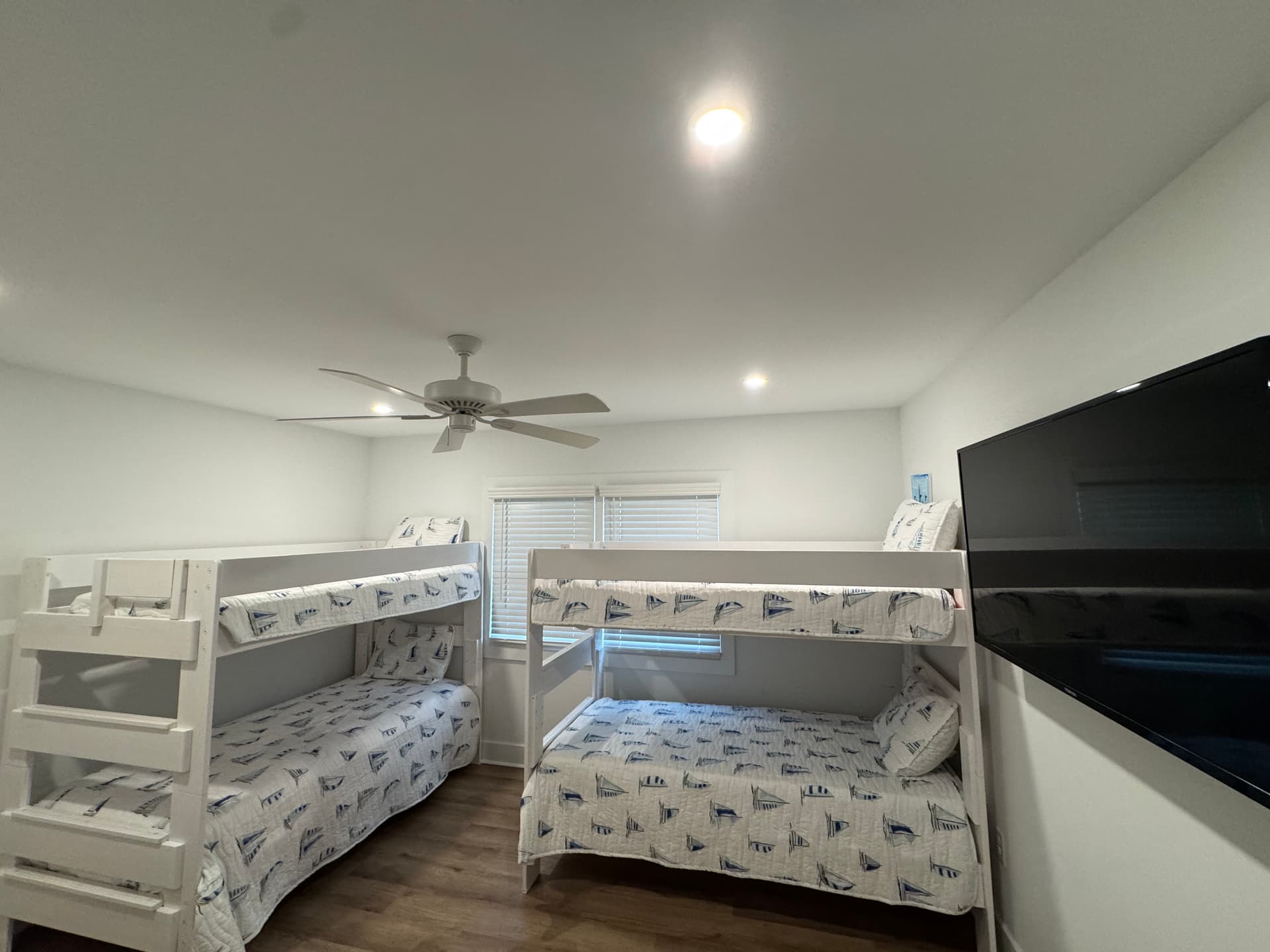 Follynesia - Image 28