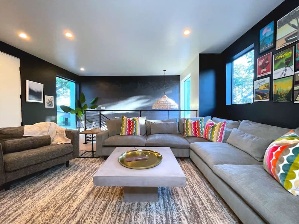 Eastside Rainey Mansion - Image 21